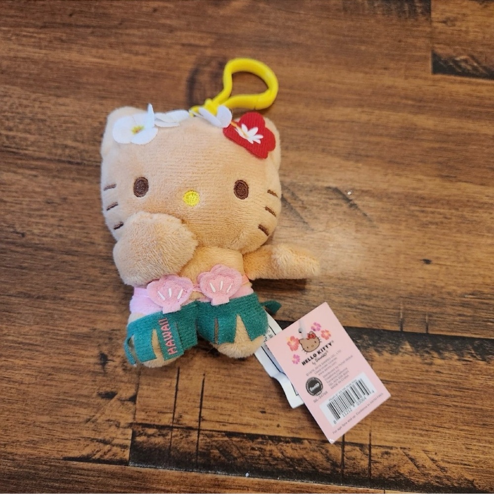 Tan Hello kitty Hawaii plush keychain NWT